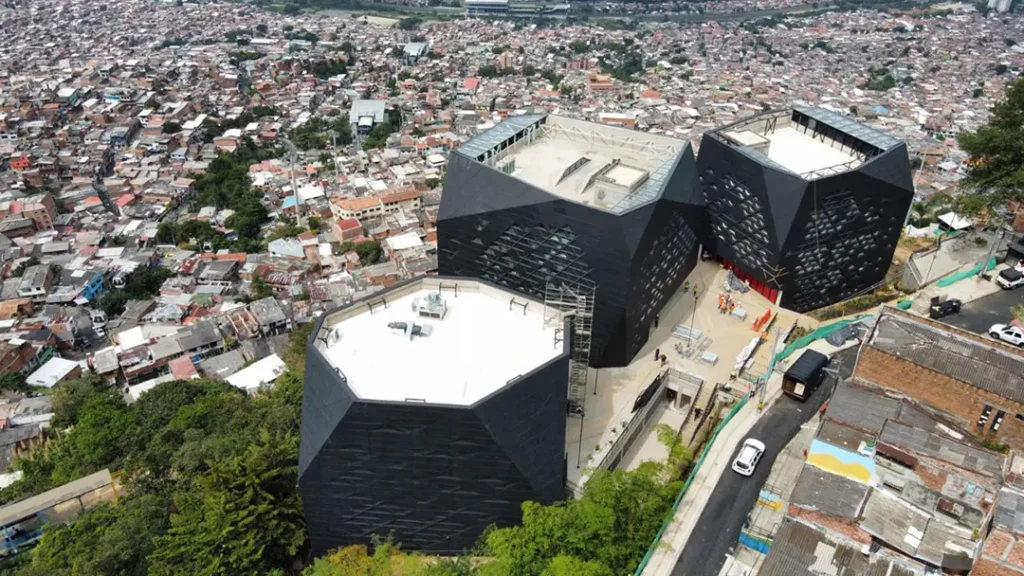 Imagen-Biblioteca-Parque-Santo-Domingo-Savio-3